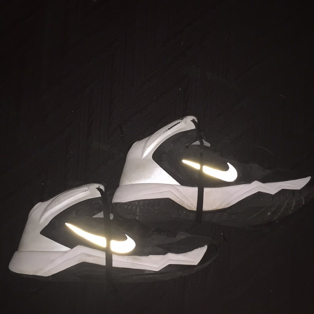 High stop-BBALL shoes- NIKE- lightly worn